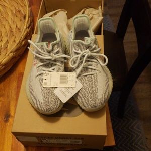 Yeezy Boost 350 V2